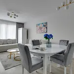 Scala Premium With Parking By Lion Gdańsk