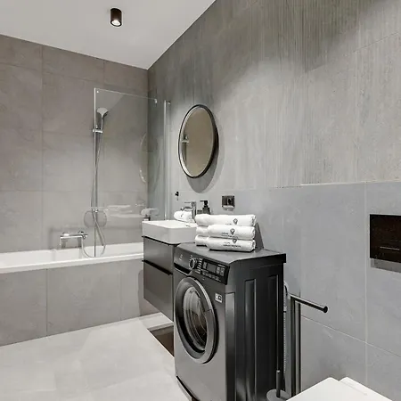 Old Town Scala G Premium With Parking By Lion *