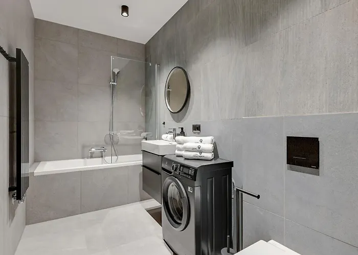 Old Town Scala G Premium With Parking By Lion *